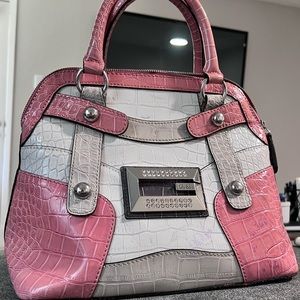 Guess purse pre loved 🥰